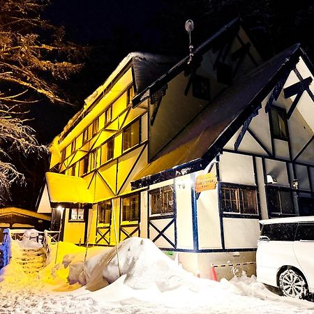 The Answer Bed & Breakfast Хакуба Екстериор снимка