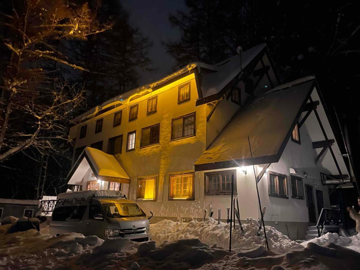 The Answer Bed & Breakfast Хакуба Екстериор снимка